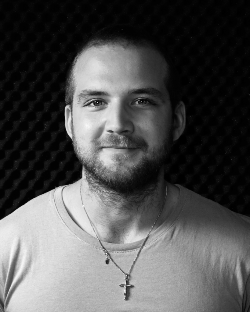 Portrait von Gabriel - Host des Midst of Mind Podcasts über Disziplin, Persönlichkeitsentwicklung und mentale Klarheit