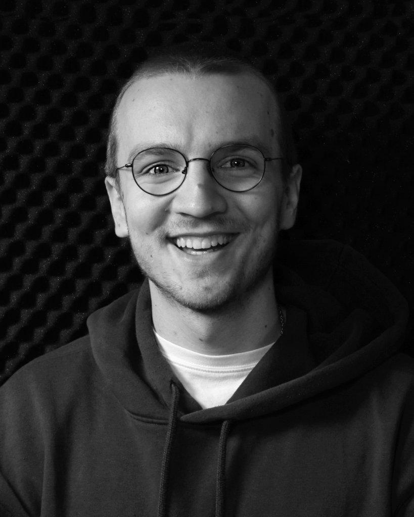 Portrait von Stefan - Produzent für Midst of Mind, ein Podcast für Selbstreflexion, Spiritualität und Persönlichkeitsentwicklung